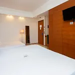 Western Maison B מלון
