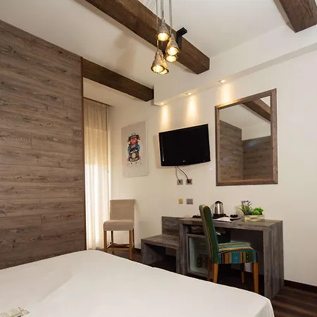 Western Maison B Ξενοδοχείο 4*