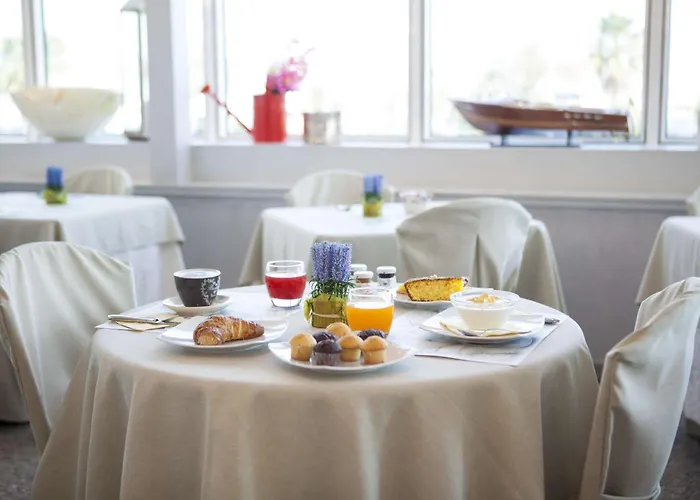 Western Maison B 4*