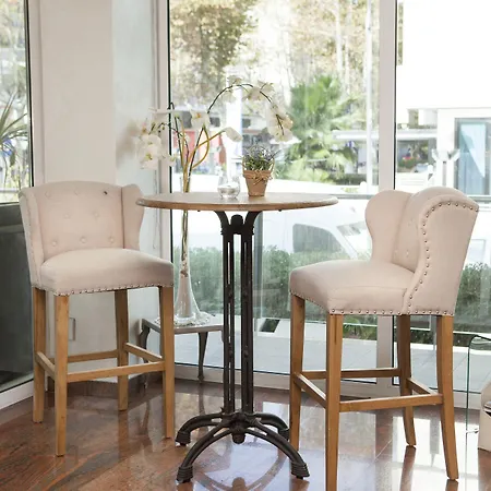 Western Maison B רימיני