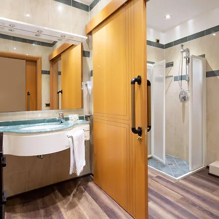 Western Maison B Hotell 4*