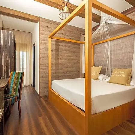 Western Maison B 4*