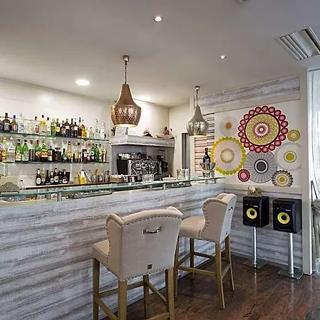 Western Maison B 4*